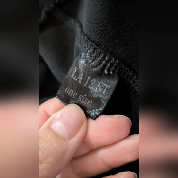 Black High-Waisted Leggings - Picture 9 of 9